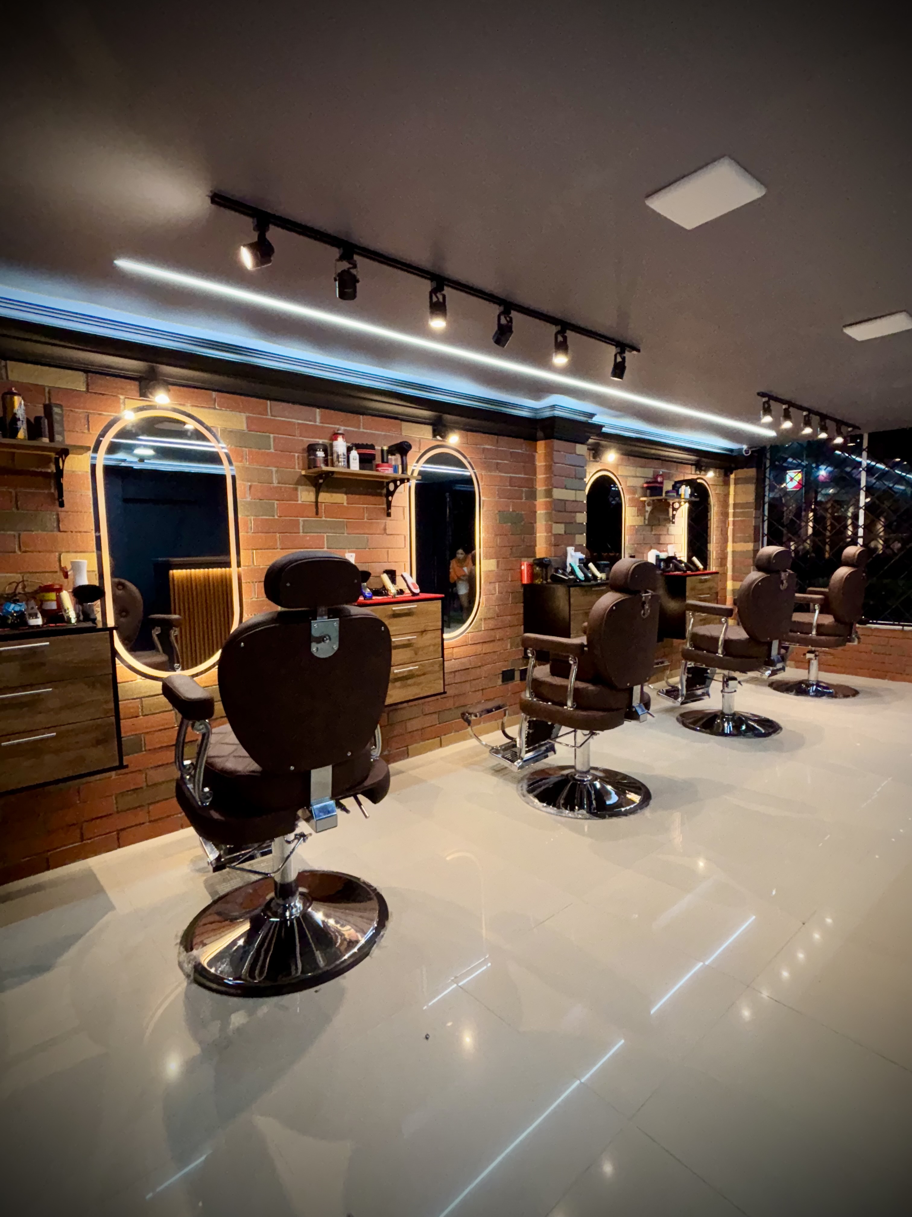 Milanos Barber Club Interior